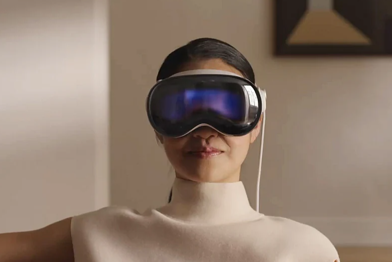 苹果CEO库克赞誉Vision Pro头显为“史上最先进的个人电子设备”