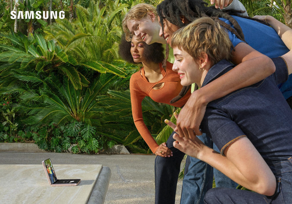 轻盈便捷 三星Galaxy Z Flip4成为夏季时尚必备！