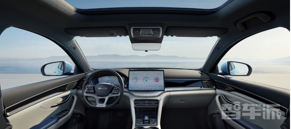 家族式设计与智能科技相融合 体验全新比亚迪宋PLUS冠军版内饰