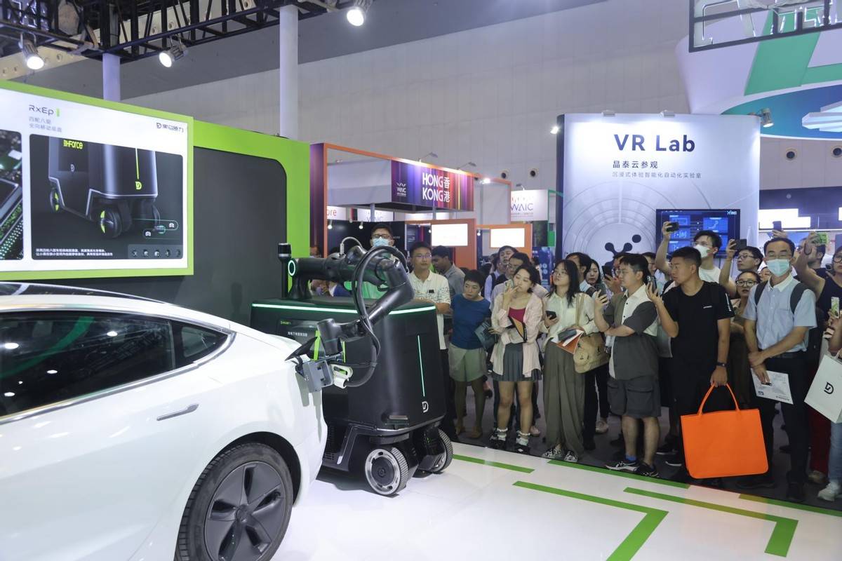 MPS首秀世界人工智能大会 黑马原力G60小黑打造超充AI空间