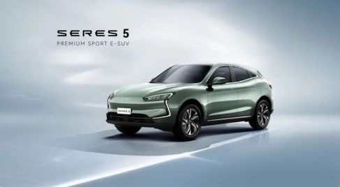赛力斯SERES 5首批在挪威送达，开启新能源汽车新篇章（29个字）