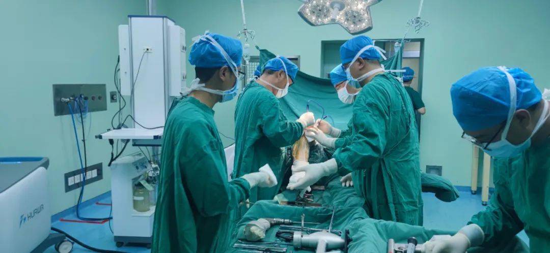 中卫市人民医院成功完成中卫地区首例机器人辅助关节置换术