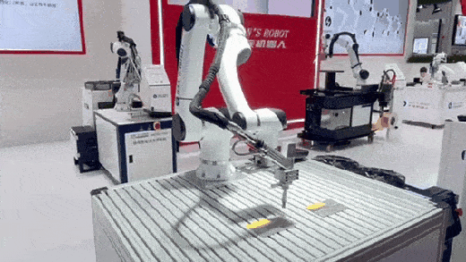 大族机器人埃森秀：焊接机器人齐亮相，实战应用引围观