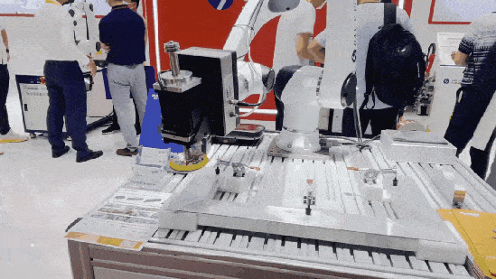 大族机器人埃森秀：焊接机器人齐亮相，实战应用引围观