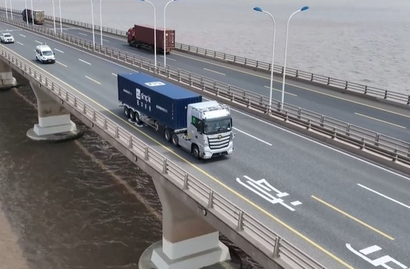 全球自动驾驶科技公司图森未来实现中国首次自动驾驶重卡全无人化测试