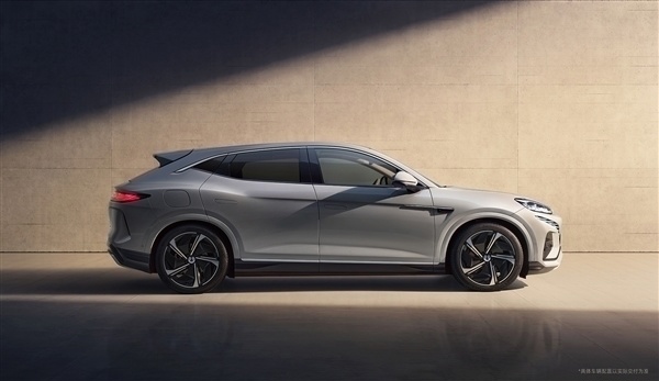 比亚迪新能源汽车创造历史，罗振宇荣幸拥有腾势 N7作为第 500 万辆下线车款