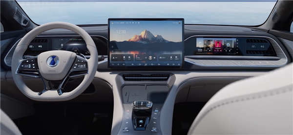 比亚迪新能源汽车创造历史，罗振宇荣幸拥有腾势 N7作为第 500 万辆下线车款