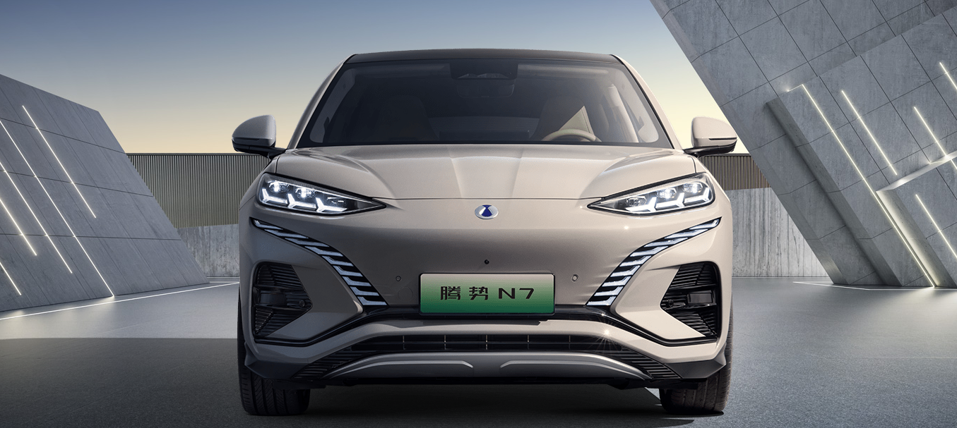 比亚迪新能源汽车创造历史，罗振宇荣幸拥有腾势 N7作为第 500 万辆下线车款
