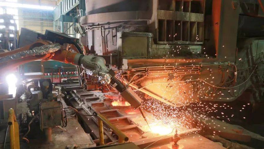 宝钢股份成功打造智能工厂，超过千台“宝罗”机器人已落地运行！