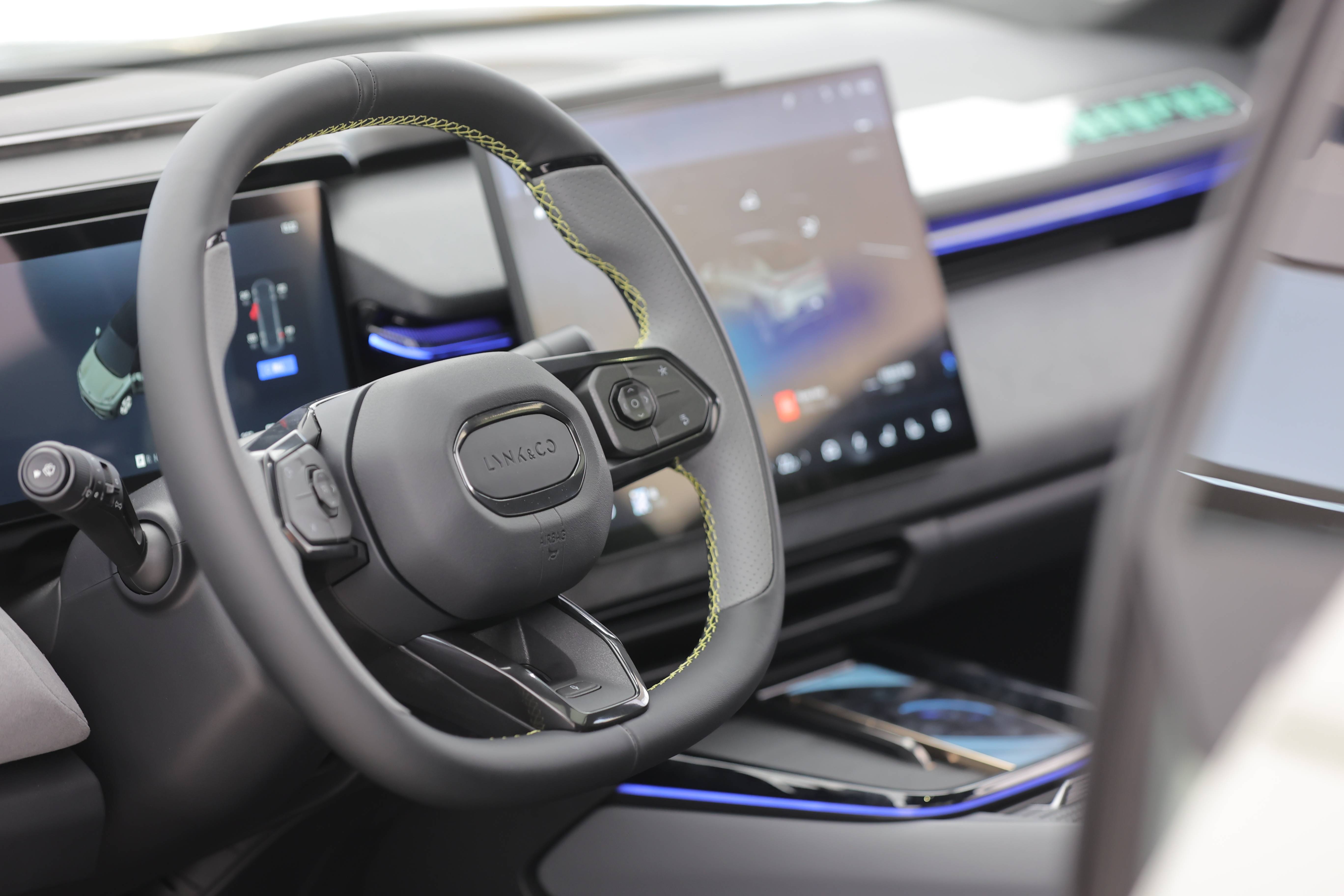 重写后的标题是:Flyme Auto带来智能驾乘的全新体验,AI助手告别唤醒时代