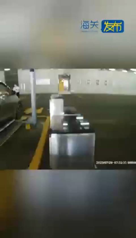 被查处“机检图像异常”的原因,一辆跨境客车底盘暗藏了1747个CPU、内存条和固态硬盘