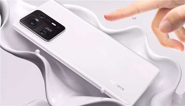 小米14 Ultra惊艳亮相：全新玻璃/陶瓷设计打造