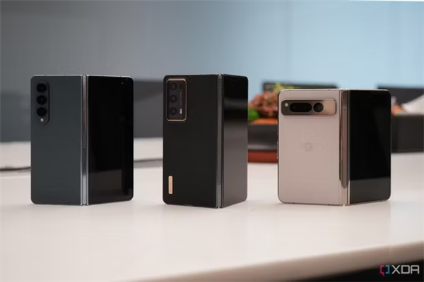 震撼对比！荣耀Magic V2厚度胜过三星Galaxy Z Fold4