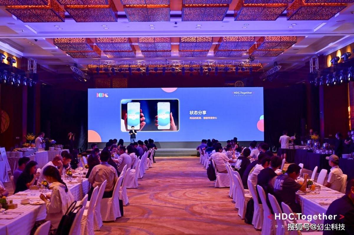 鸿蒙生态带来了哪些新的流量可能性，包括AI、服务分发和原生智能等方面？