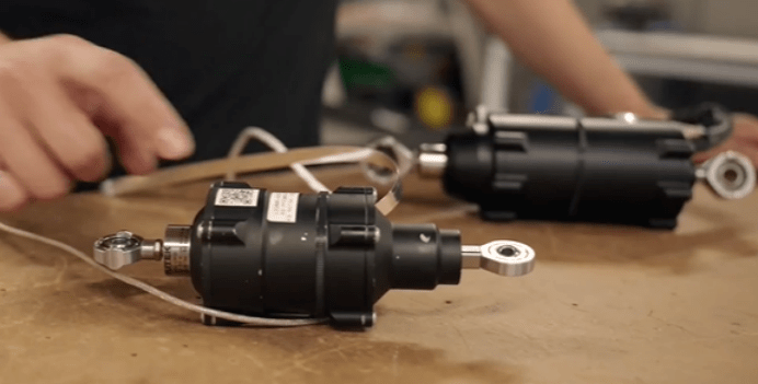 令人震惊的特斯拉机器人