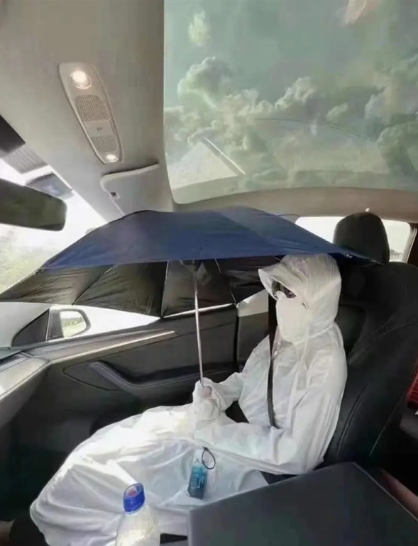 夏日来临,新能源车主抱怨全景天幕“烫头”