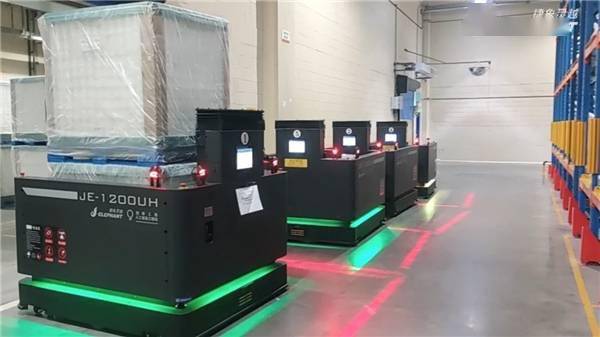 捷象灵越携托盘机器人参展2023MWC,“机器人+”助推万物智联新纪元