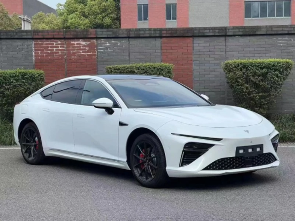 哪吒 S搭载宁德时代麒麟电池，续航里程达1075公里！