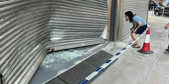 比亚迪香港遭遇连环破坏事件 店铺遭红漆泼洒和车辆冲撞