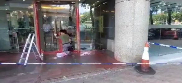 比亚迪香港遭遇连环破坏事件 店铺遭红漆泼洒和车辆冲撞