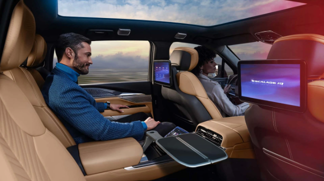 豪华电动SUV豪翻天：凯迪拉克Escalade IQ引领未来驾驶体验
