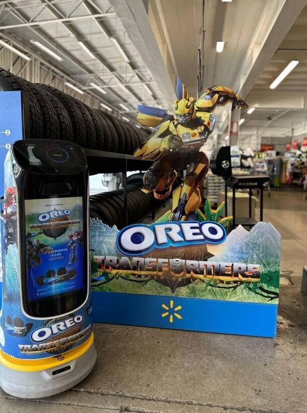 普渡机器人与变形金刚品牌合作，特别活动爆火，商品售罄！