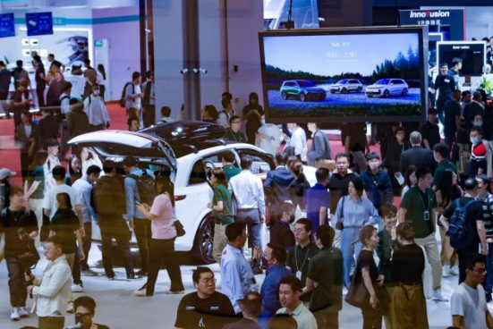 中国新能源汽车市场:理想汽车在上半年交付13.9万辆,成为领先品牌