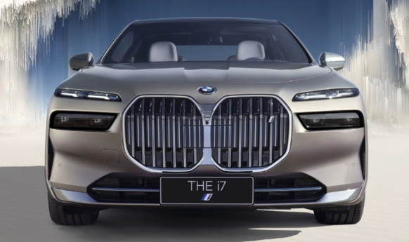 宝马i7开创历史:首款防弹电动轿车问世