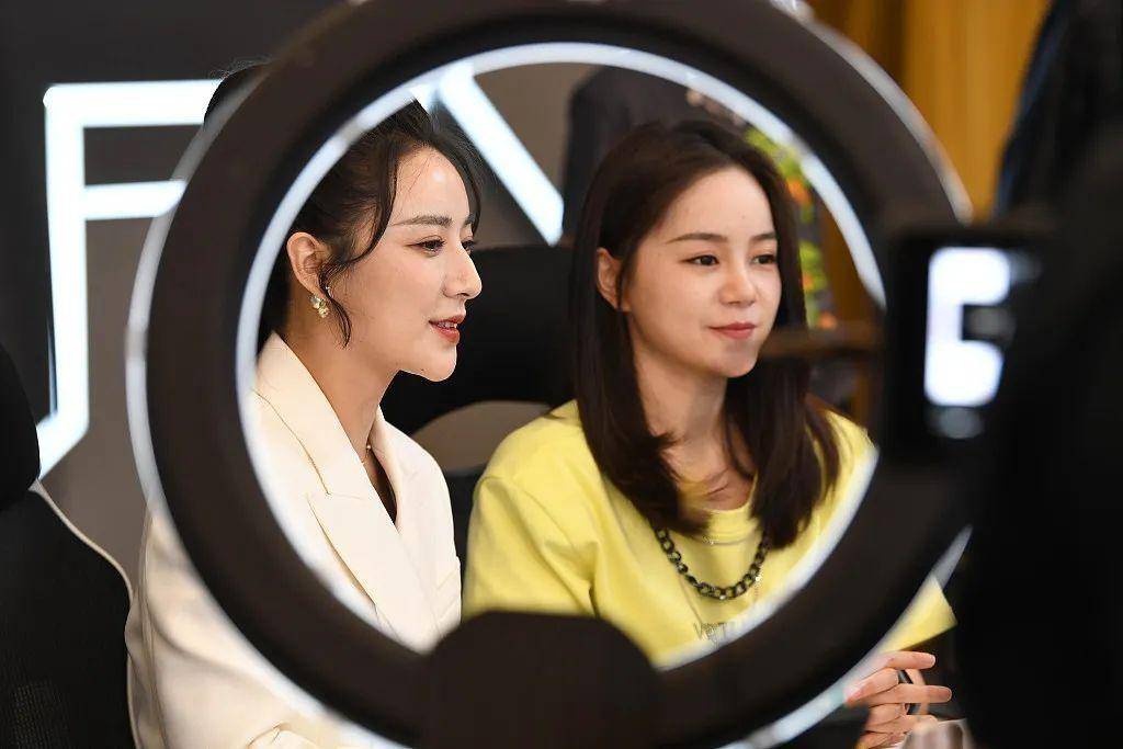 押注AI直播带货！薇娅又“回来”了？