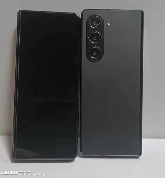三星Galaxy Z Fold5机模曝光:铰链设计引人关注