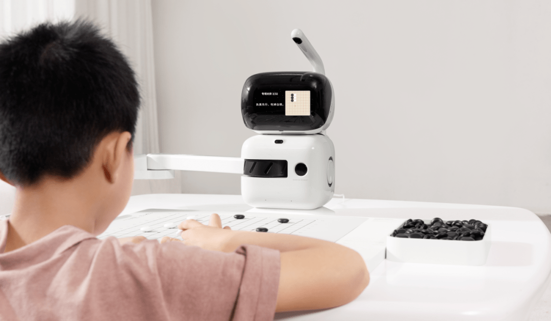 家用AI机器人的未来：从“家务助手”到“良师益友”