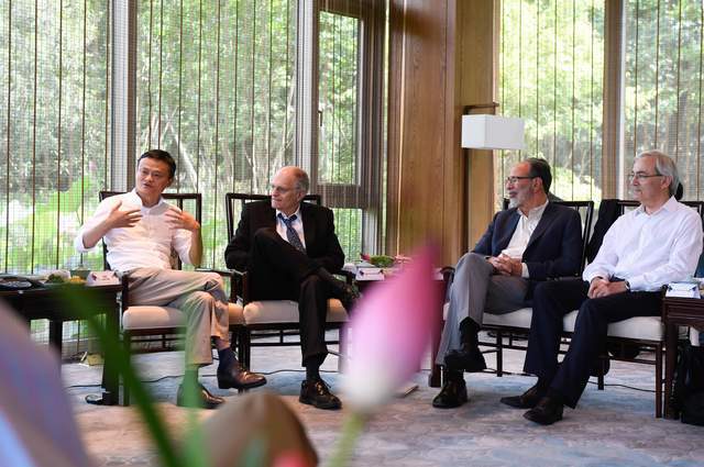 阿里达摩院发布免费开放100项AI专利许可的动机是什么？