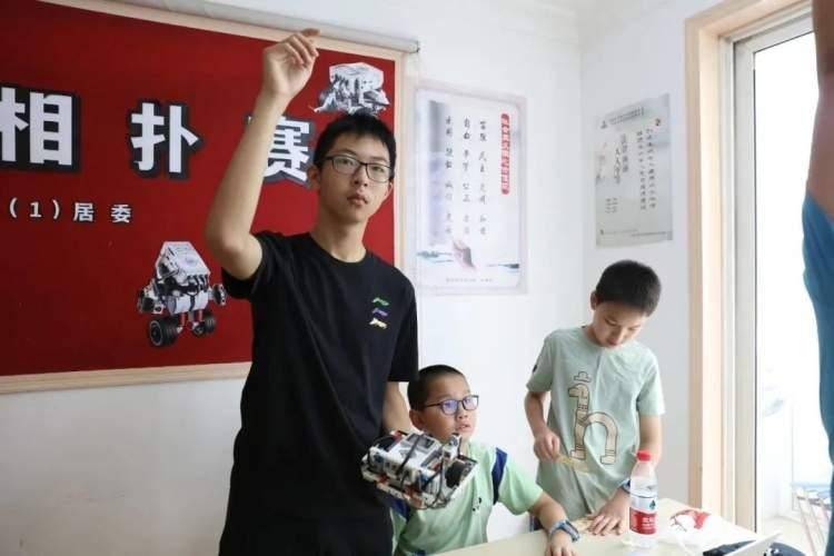 你曾经目睹过乐高机器人相扑比赛吗?