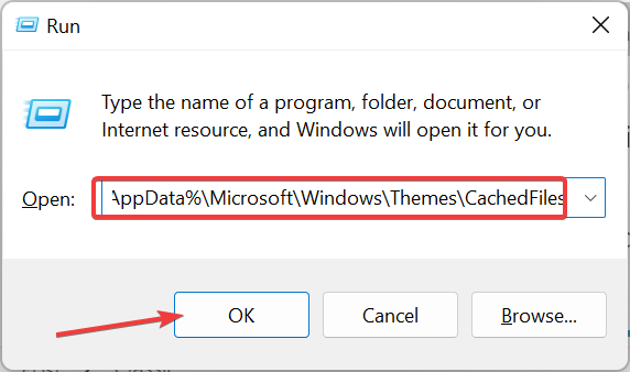 主题背景位于 Windows 11 中的什么位置?
