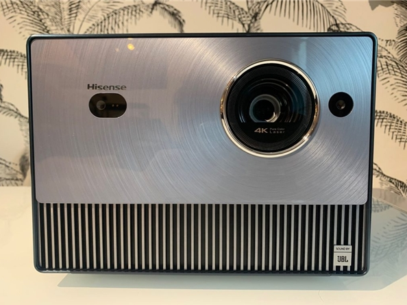 三色激光投影技术受到法国评测媒体高度认可 Hisense C1荣获“双金奖”
