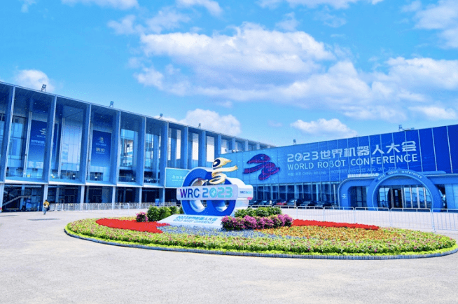 智能机器人新生态盛会：擎朗医疗震撼亮相2023世界机器人大会