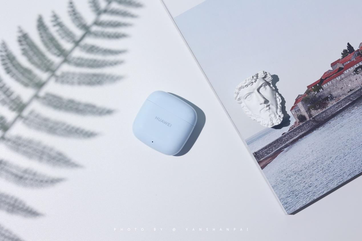 华为 FreeBuds SE 2 海岛蓝新色发布：提供超长续航和舒适佩戴的领先体验