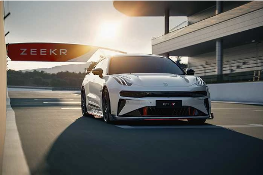 解密极限减重车型：ZEEKR 001 FR搭载碳纤维套件创造轻量化突破