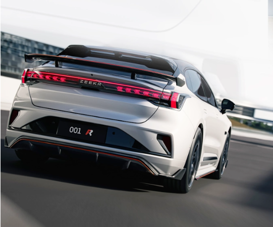 解密极限减重车型：ZEEKR 001 FR搭载碳纤维套件创造轻量化突破