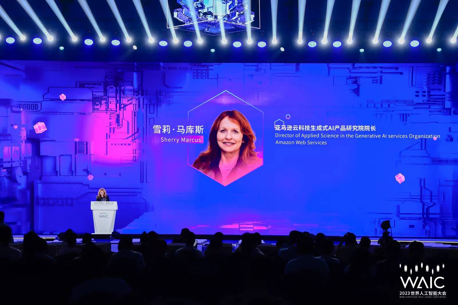 杀入生成式AI的亚马逊云科技，能否再次生成未来？