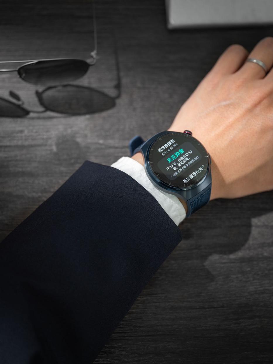 温馨关怀:七夕送礼选华为手表,健康呵护一生挚爱