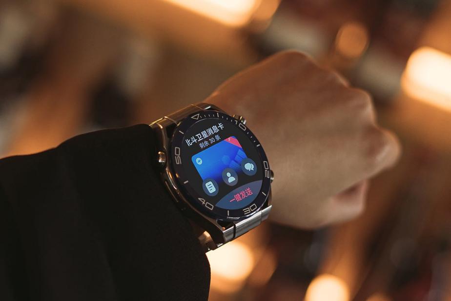 温馨关怀:七夕送礼选华为手表,健康呵护一生挚爱