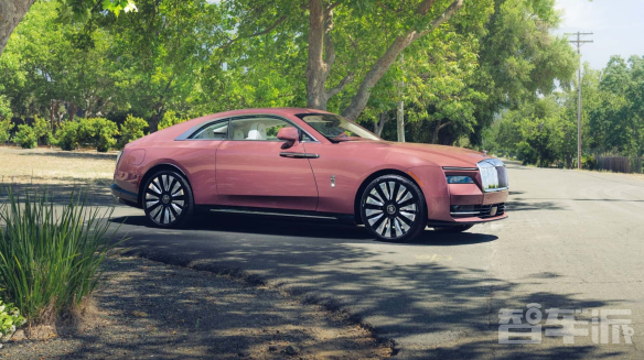 劳斯莱斯创造历史:Spectre豪华电动轿车在蒙特雷汽车周首次亮相