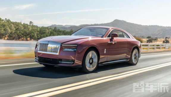 劳斯莱斯创造历史:Spectre豪华电动轿车在蒙特雷汽车周首次亮相