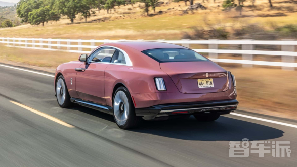 劳斯莱斯创造历史:Spectre豪华电动轿车在蒙特雷汽车周首次亮相