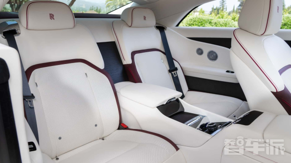 劳斯莱斯创造历史:Spectre豪华电动轿车在蒙特雷汽车周首次亮相