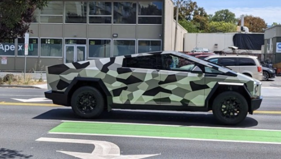特斯拉Cybertruck原型车现身加州街头，迷彩涂装引发关注