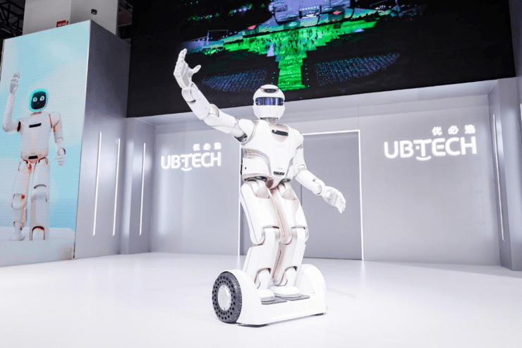 小米CyberDog2、达闼XR4、擎朗C30、追觅X30、优必选Walker...世界机器人大会的「新生物」