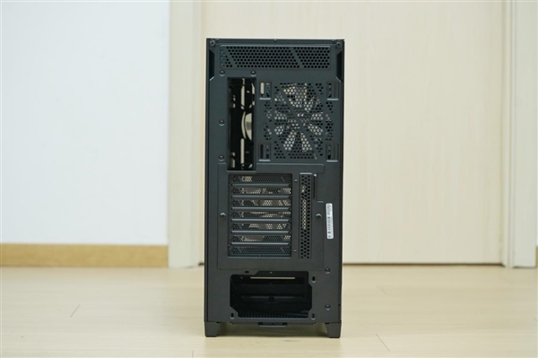 微星全新氪金枪3机箱发布：高性能硬件利器登场！