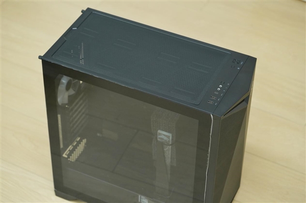 微星全新氪金枪3机箱发布：高性能硬件利器登场！